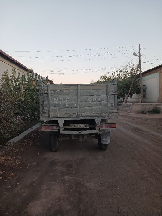 UAZ avtomobili sotiladi