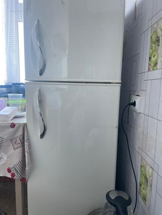 Хододтльник LG  отдам даром