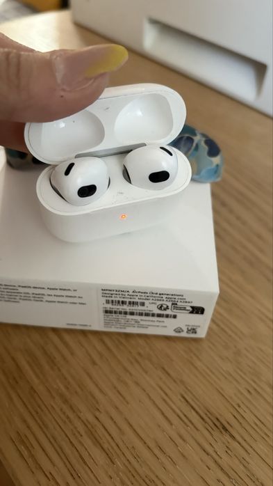 Airpods Gen 3 cu Mag Safe