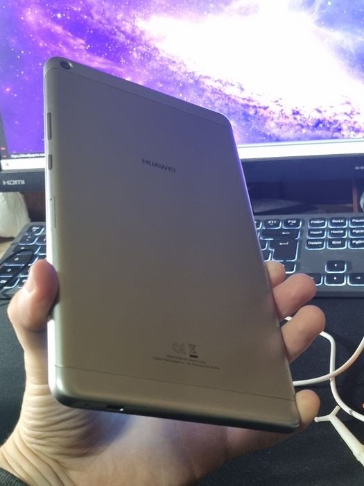 Tableta Huawei in stare excelenta cu incarcator