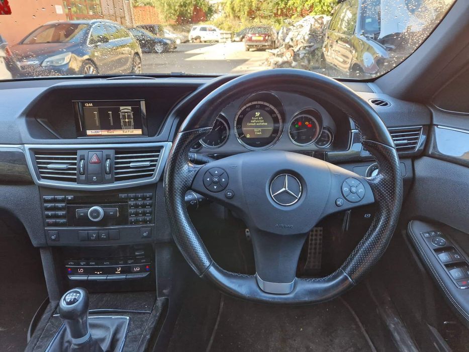 Mercedes W212 E250CDI 204кс AMG пакет черен таван седан ръчка НА ЧАСТИ