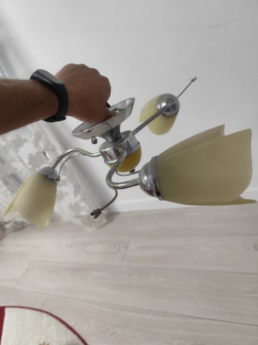 Lustre in stare foarte buna