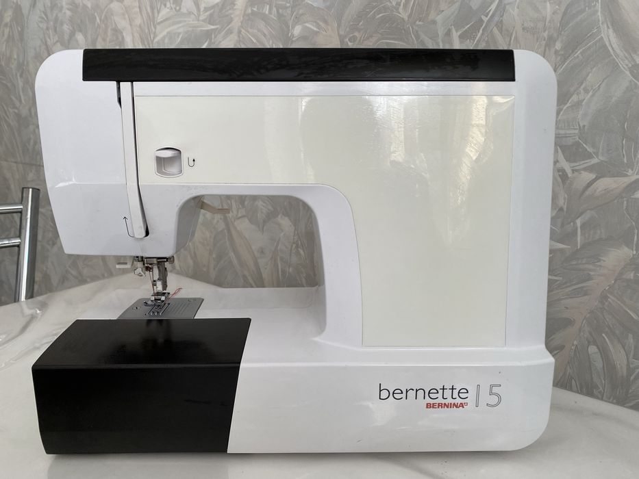 Швейная машина Bernette Bernina 15