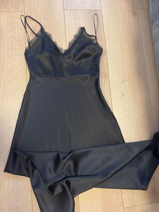 Сатенена рокля на Zara