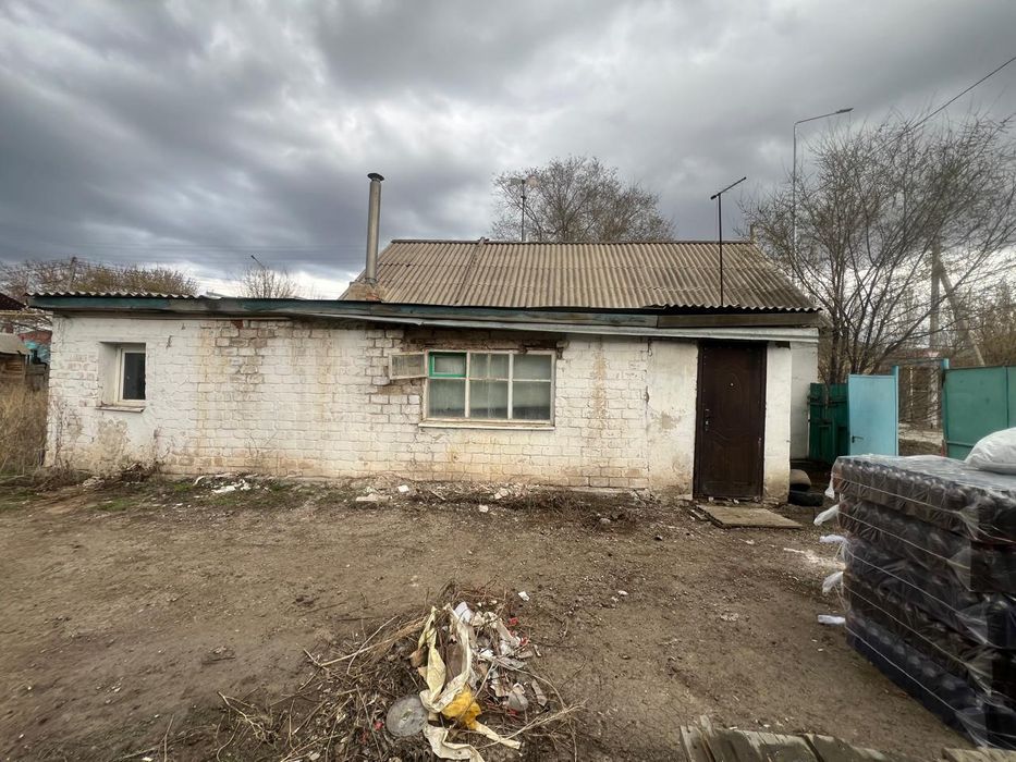 Сдам на долгиц срок Дом  8 мкр.