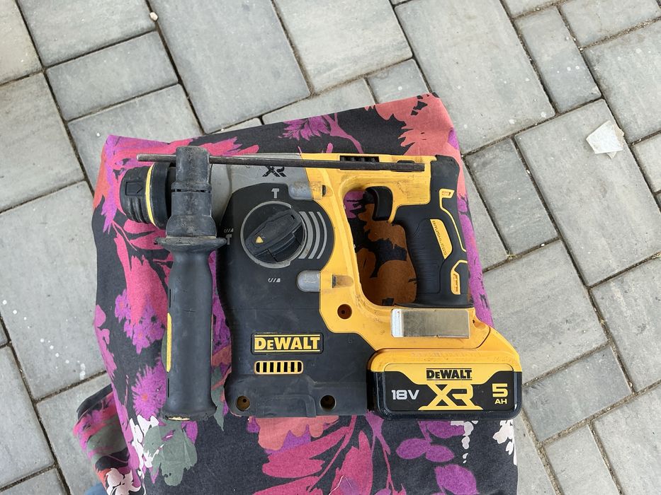 Vind dewalt  2024 DCH273 cu acum 5 ah