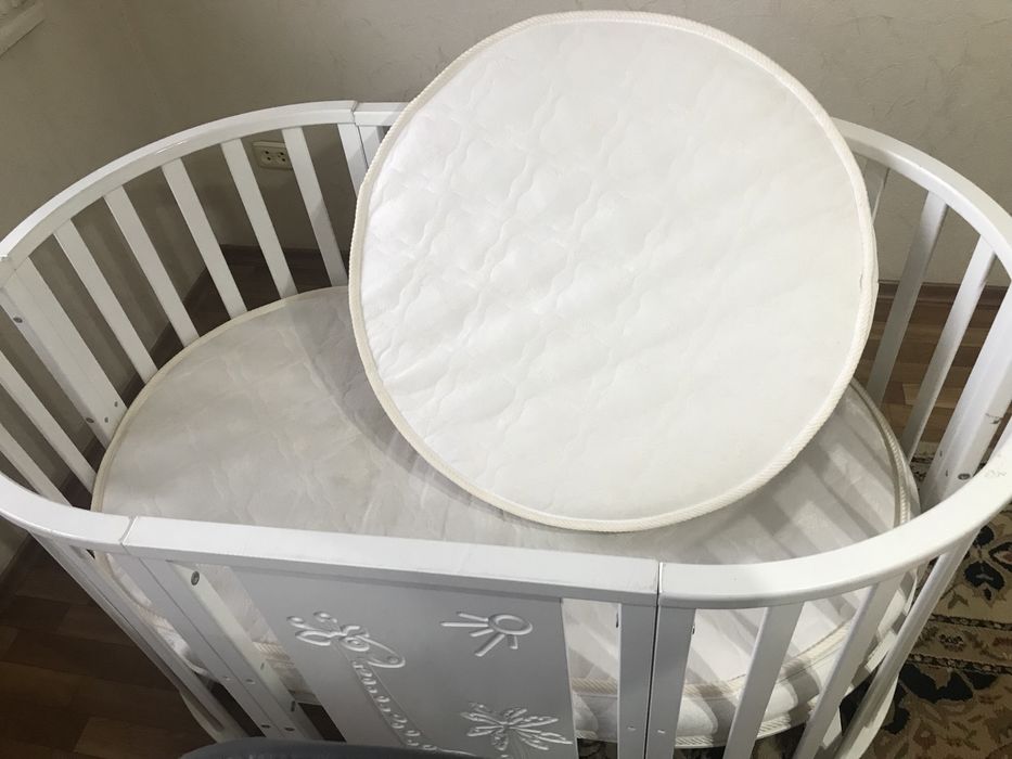 Манеж 8 в 1 с матрасами, бортиками