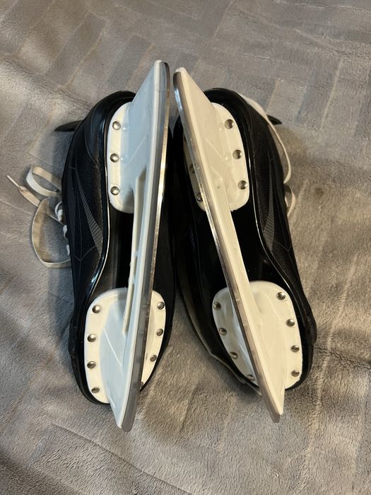 Продам коньки хокейныее 44 размер