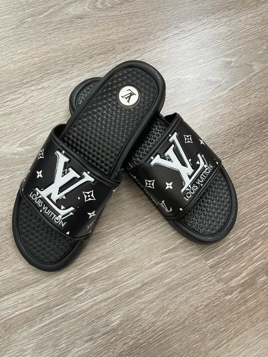 Vand papuci de dama si barbat