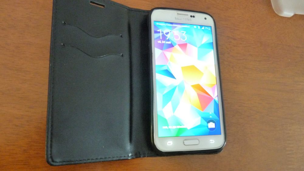 Samsung Galaxy S5 в комплект с аксесоари