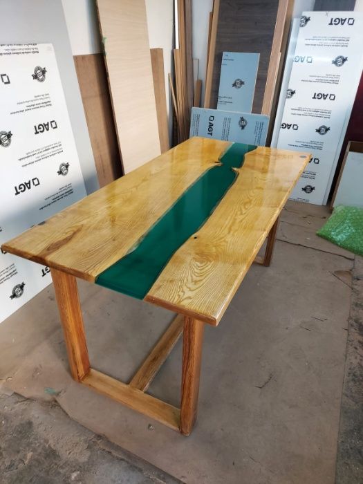 Mese unicat din lemn si rasina epoxidica