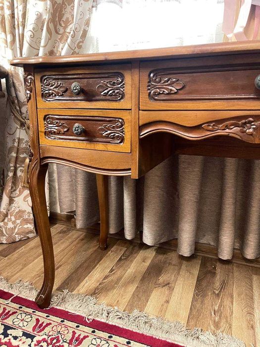 Консоль и две тумбочки