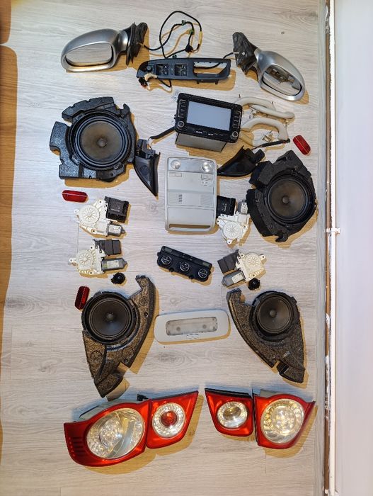 Pachet / Lot piese VW Jetta / Golf 5 (Oglinzi, Navigație, Climatronic, Macarale, Stopuri)