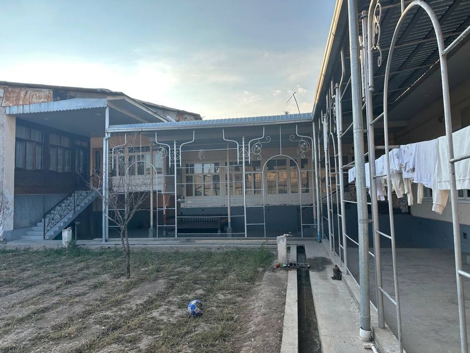 Хасанбой постдан 1,5 км кирганда угловой 9,4 сотих ер хисобида