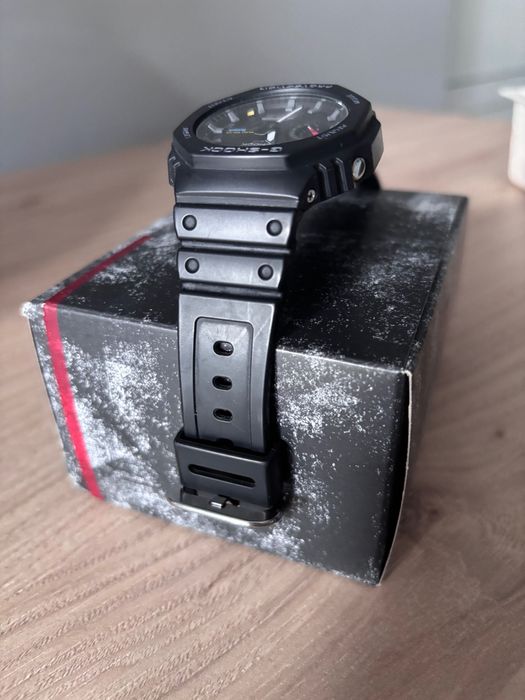 часовник casio g-shock b2100