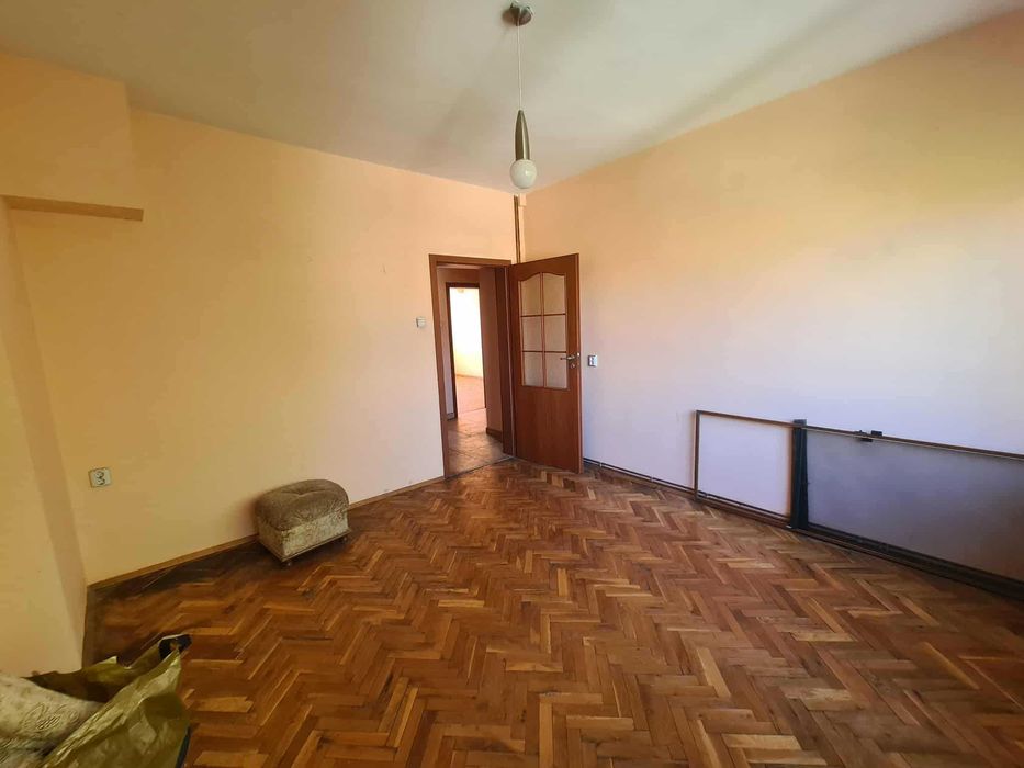 Многостаен Апартамент с Гараж – кв. Училищни, гр. Хасково