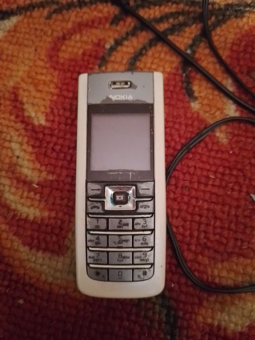 Телефоны с дефектами.