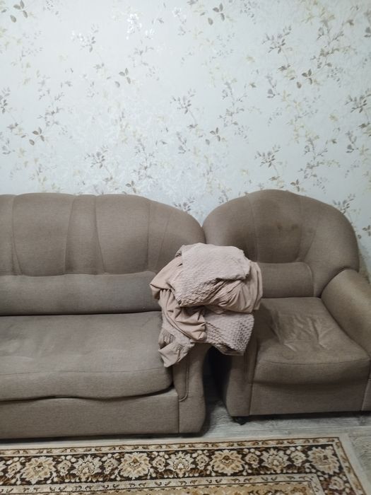 Продам диван и два кресла