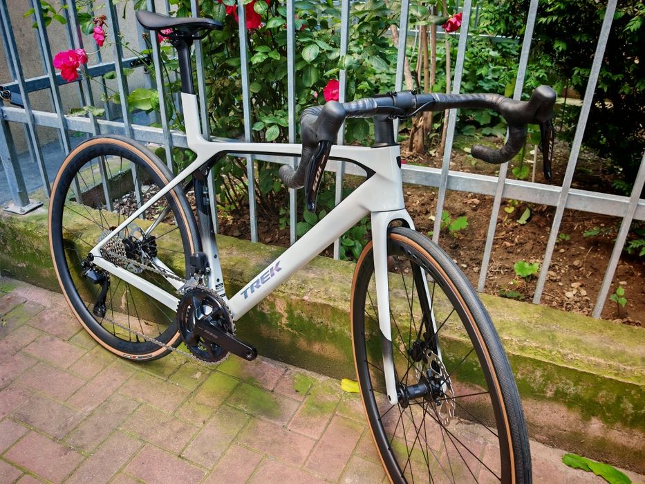 Bicicleta cursiera carbon Trek Madone SL6 Gen 8 Di2 12V M/54 noua!