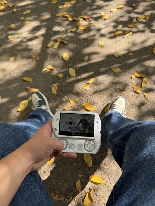 продаю PSP Go в хорошем состоянии