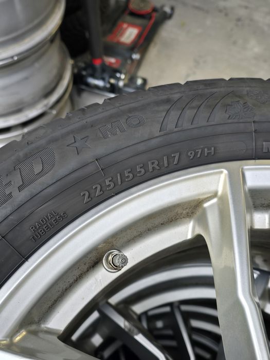 4 Броя 225/55/17 Dunlop 2x6mm 2x5mm