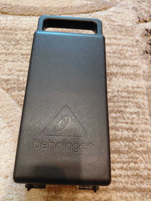 Vand Mixer Analog Behringer Xenyx QX 1002USB+microfon Behringer C-1 cu condensator pentru studio.