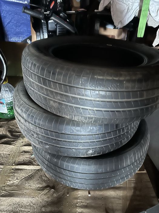 Продам шины R17 215/65