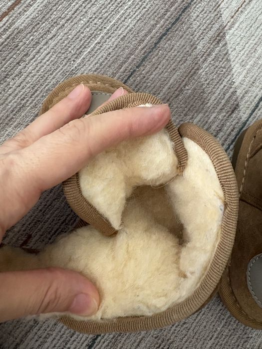 Продам детские зимние угги