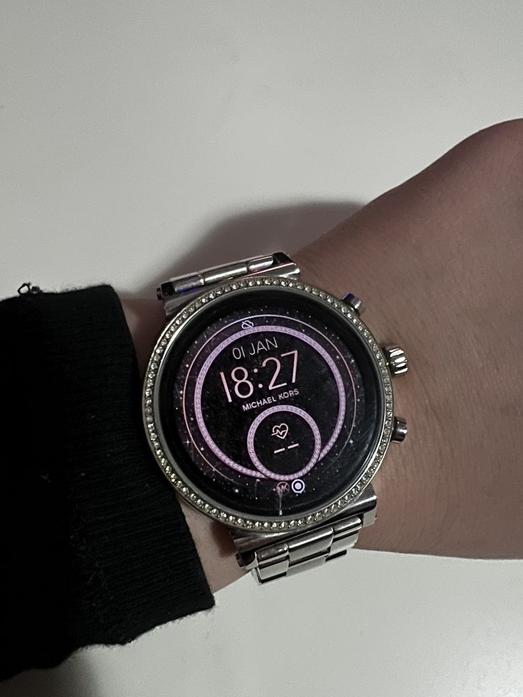 Michael kors access sofie hotsell touchscreen smartwatch