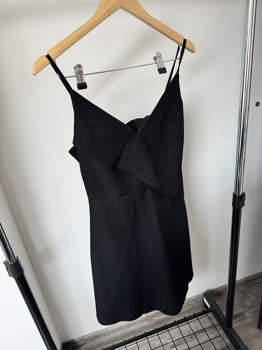 Елегантна черна рокля Trendyol