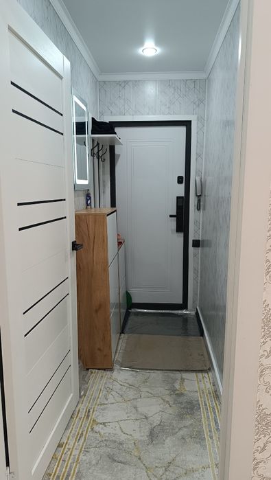 Продается 2 комн квартира 7 мкр