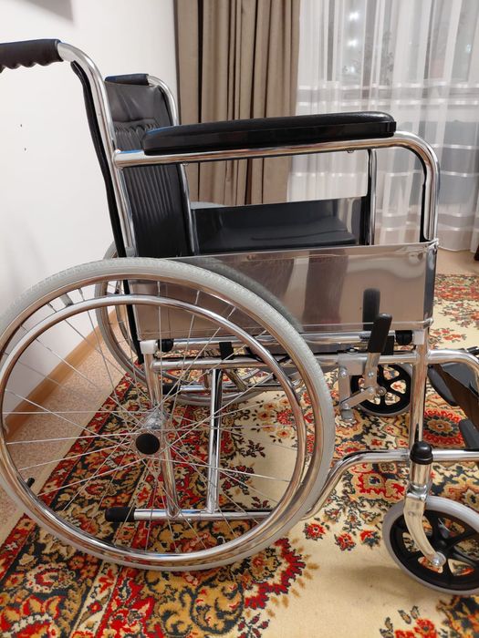 Продается коляска, ходунок, костыль