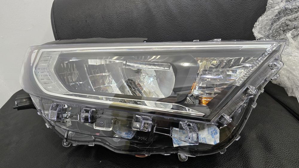 Продам фару на RAV4 A5/H5