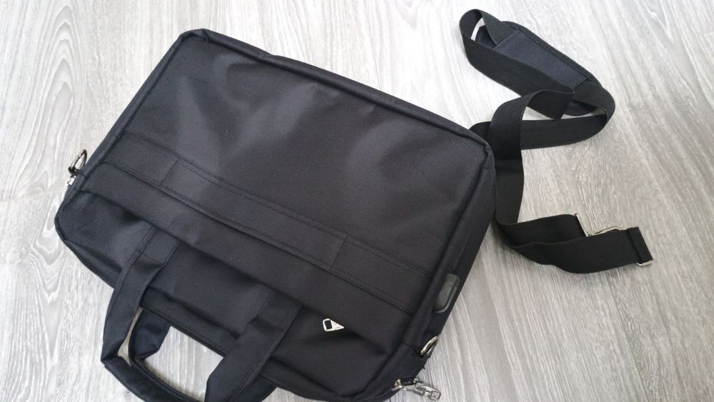 Сумка ноутбук сотилади