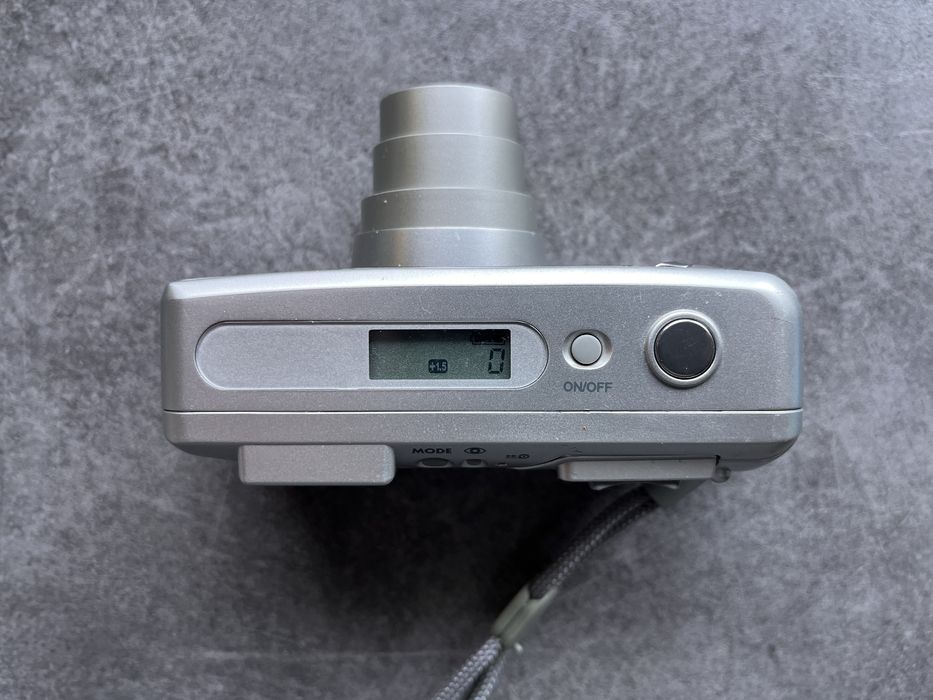 Minolta zoom 150 c aparat foto pe film