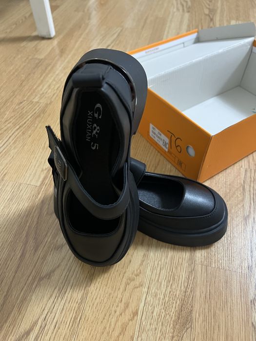 Продам женские туфли