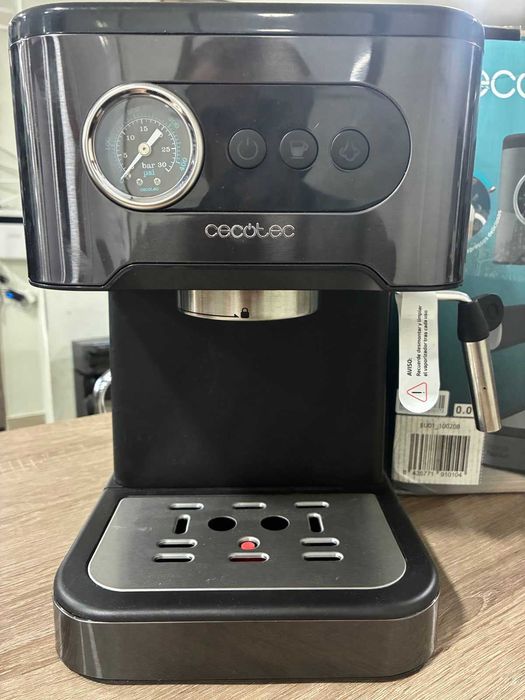 Кафемашина Cecotec 20 Pro Latte, 1,5 л, 20 бара, с контейнер за мляко 550 мл
