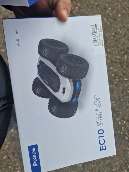 Masinuta noua cu telecomanda / se da peste cap /