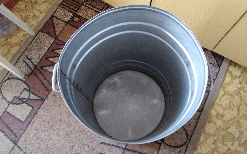 Продам бак с крышкой