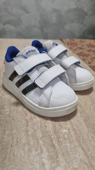 Vând Teniși ADIDAS ,Nr 23