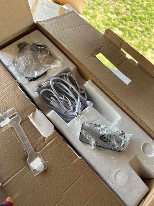 Dispozitiv de masaj EMS pentru picioare, cu electrostimulare musculara