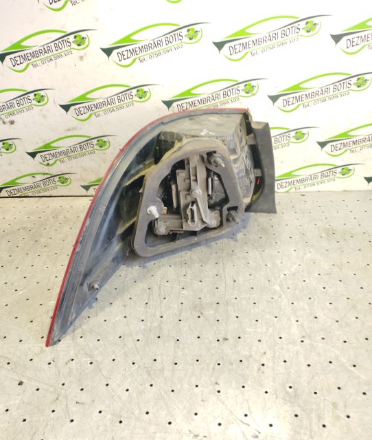 Lampa / Tripla stop dreapta pe aripa Volkswagen VW Golf a 6-a generat