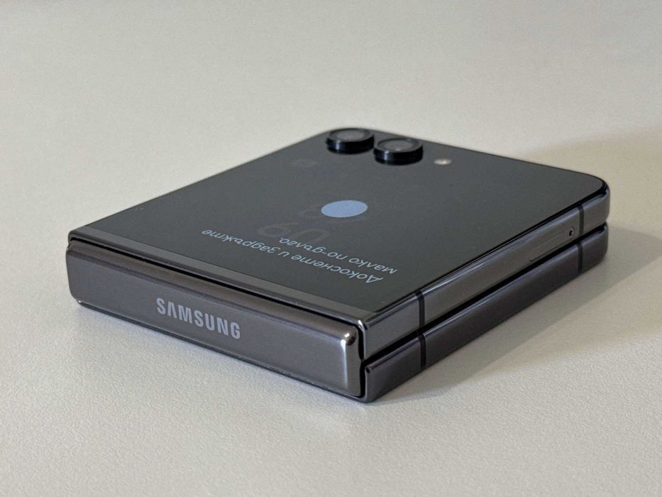 Бартер!Като НОВ! Galaxy Z Flip 5 512GB Graphite (Черен)