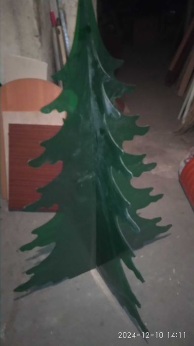 Ёлка, во двор, на улицу, около забора и тд, Суюнбая Рыскулова