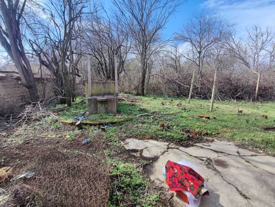 Къща с двор в с. Морава, общ. Свищов