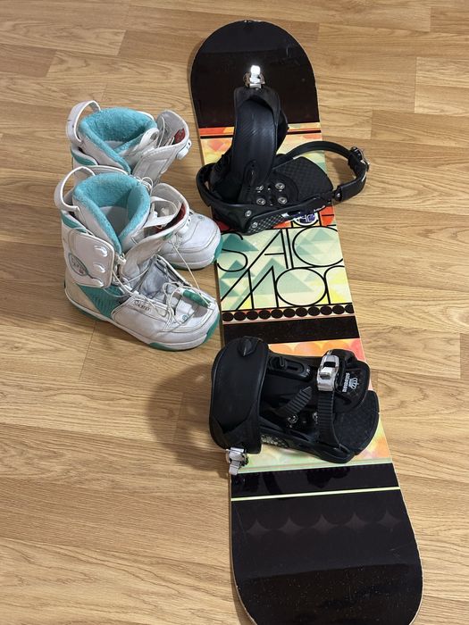 Snowboard Salomon 142 cm + Legaturi snowboard Salomon + Boots