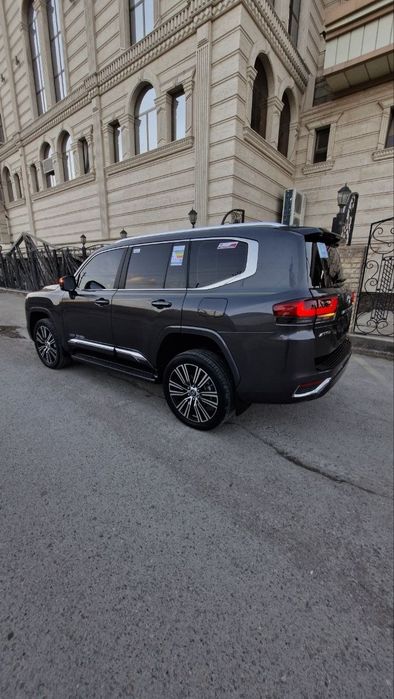 Toyota Land Cruser 300VX VGR Японка 2023год 35 Твин трубо фул пазитсия