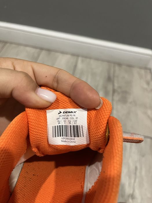 Продам кеды для футбола