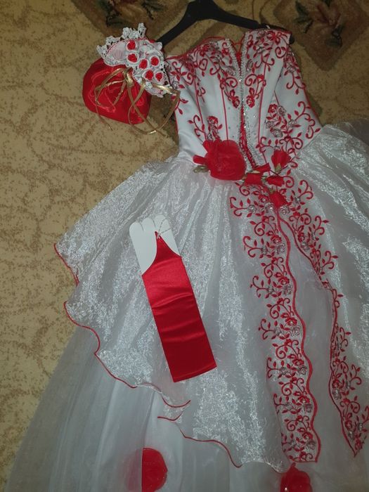 Продам шикарное платье