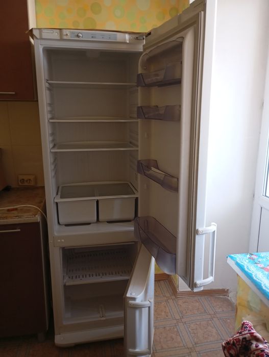 Холодильник Бирюса